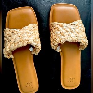 New Women’s flat sandals size 9 from A New Day